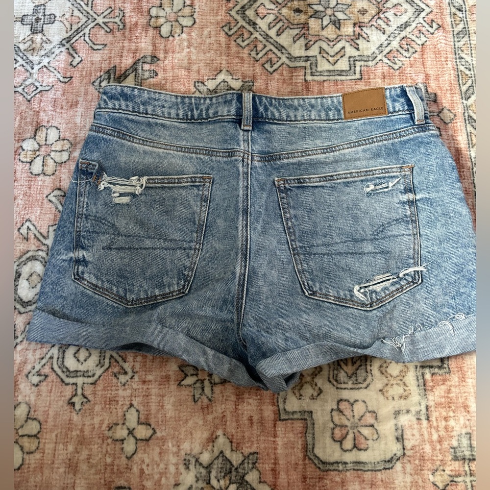 American Eagle acid wash distressed Mom Short Size 10 - Picture 5 of 5